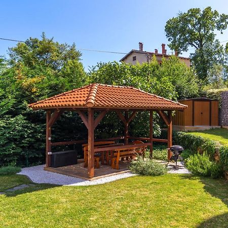 Pobri Design Apartments Волоско Екстериор снимка